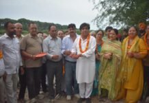 विधायक ज़िम्पा ने वार्ड नंबर 38 में ट्यूबवेल निर्माण कार्य की करवाई शुरुआत विधायक ब्रम शंकर ज़िम्पा ने आज वार्ड नंबर 38 में 30 लाख रुपए की लागत से बनाए जा रहे ट्यूबवेल कार्य की शुरुआत करवाई। उन्होंने कहा कि शहर में