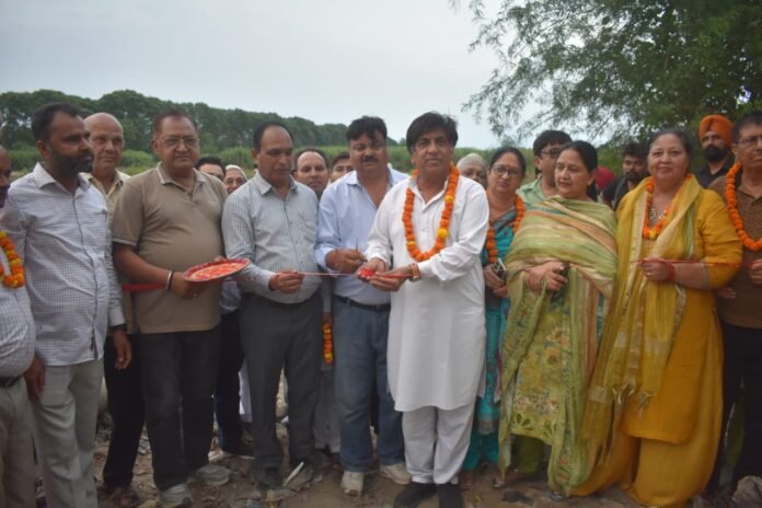 विधायक ब्रम शंकर ज़िम्पा ने आज वार्ड नंबर 38 में 30 लाख रुपए की लागत से बनाए जा रहे ट्यूबवेल कार्य की शुरुआत करवाई। उन्होंने कहा कि शहर में