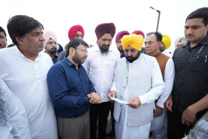 इंसानियत और सामाजिक सरोकार को सर्वोपरि रखते हुए, पंजाब सरकार के कैबिनेट मंत्री डॉ. रवजोत सिंह ने बड़ा मानवीय कदम उठाते हुए बाढ़ प्रभावित