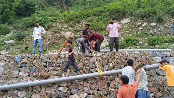 आपदाग्रस्त धर्मपुर विधानसभा क्षेत्र में जल शक्ति विभाग की कुल 70 योजनाएं बुरी तरह प्रभावित हुई थीं जिनकी बहाली युद्धस्तर पर जारी हैं। कठिन और चुनौतीपूर्ण परिस्थितियों