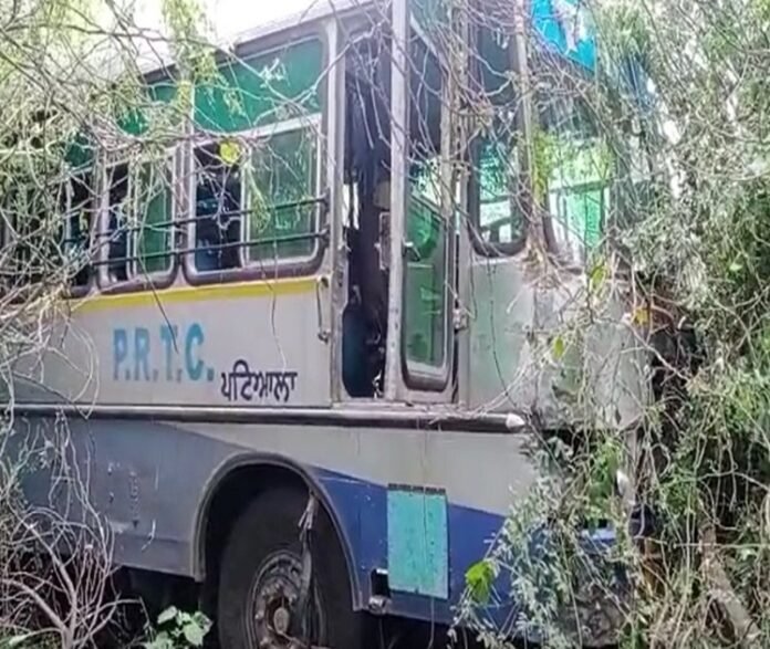 2022_7image_14_51_4897502641 (1) पटियाला बस हादसा: 52 सीटर में सवार थे 130 लोग, हड़कंप मचा, कई यात्री घायल