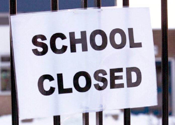 2025_8image_22_18_027372419schoolclosed यूपी-पंजाब समेत कई राज्यों में आज स्कूल-कॉलेज बंद, कई जिलों में प्रशासन ने जारी किए आदेश