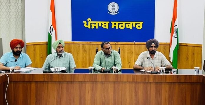 273e76b2-e9b9-49ba-aeca-d8b67c031dee (1) शाम 06:00 बजे से सुबह 10:00 बजे तक कॉम्बाइन से धान की कटाई पर रोक अतिरिक्त उपायुक्त द्वारा कॉम्बाइन मालिकों के साथ बैठक