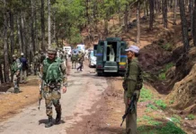 कुलगाम मुठभेड़: सुरक्षाबलों और आतंकियों में भिड़ंत, सेना का JCO घायल, तलाशी अभियान जारी कुलगाम मुठभेड़: सुरक्षाबलों और आतंकियों में भिड़ंत, सेना का JCO घायल, तलाशी अभियान जारी