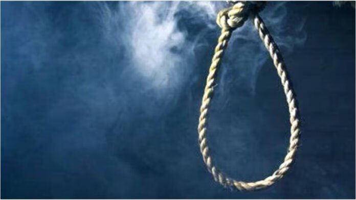 6815fa365c203-hang-081603345-16x9 मां ने तीन बेटियों संग की आ*त्महत्या: पति ने बताया- सास के दबाव ने लिया यह कदम