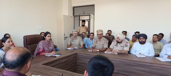 सभी विभागों को जिम्मेदारियां सौंपी गईं  किसानों को पराली प्रबंधन मशीनरी उपलब्ध कराने पर जोर