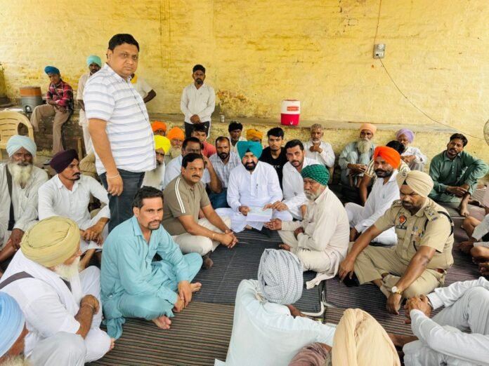 पिंड जवाहरके में किसान की दीवार गिरने से मौत; विधायक बनांवाली ने परिवार को 4 लाख रुपये की सहायता राशि सौंपी