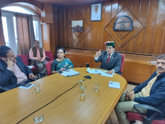 स्वास्थ्य एवं परिवार कल्याण मंत्री डॉ. कर्नल धनीराम शांडिल की अध्यक्षता में आज यहां डॉ. राधाकृष्णन राजकीय चिकित्सा महाविद्यालय एवं अस्पताल, हमीरपुर