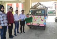 किसानों को पराली जलाने से रोकने के लिए एसडीएम और मुख्य कृषि अधिकारी ने जागरूकता वैन को हरी झंडी दिखाकर रवाना किया SDM and Chief Agriculture Officer flagged off an