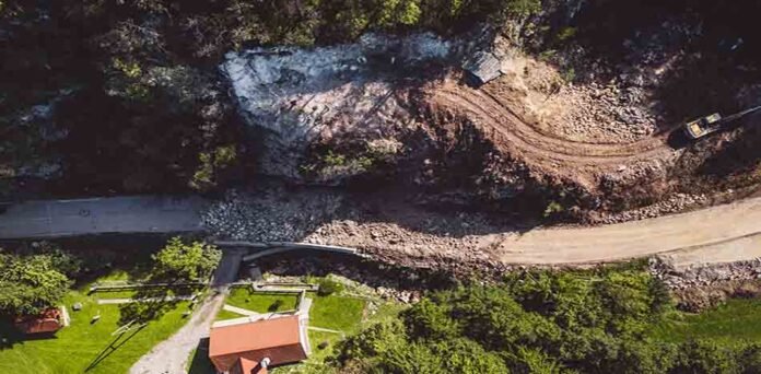 भारत में लगातार भूस्खलनों के पीछे क्या हैं बड़ी वजहें?