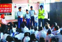 आपातकालीन सहायता नंबर 112 और 1033 के बारे में विस्तृत जानकारी दी गई जिला कमांडर पंजाब होम गार्ड्स- सहायक नियंत्रक सिविल डिफेंस गुरदासपुर और स्टोर सुपरिंटेंडेंट सिविल डिफेंस बटाला के निर्देशों के तहत वॉर्डन सर्विस पोस्ट