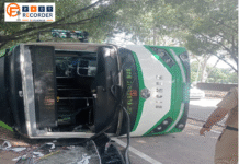 चंडीगढ़ सेक्टर-17 के पास बड़ा हादसा: CTU बस पलटी, यात्रियों की जान बाल-बाल बची, पुलिस मौके पर मौजूद चंडीगढ़ सेक्टर-17 के पास बड़ा हादसा: CTU बस पलटी, यात्रियों की जान बाल-बाल बची, पुलिस मौके पर मौजूद