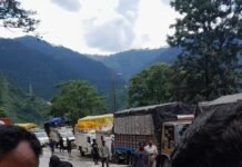 मंडी उपमंडल में 9 राहत शिविर स्थापित, प्रभावितों के ठहरने, खाने-पीने और स्वास्थ्य सेवाओं की पूरी व्यवस्था मंडी उपमंडल प्रशासन भारी बरसात के कारण आई आपदाओं में बेघर हुए लोगों के लिए हर संभव मदद प्रदान कर रहा है। प्रभावित परिवारों के ठहरने