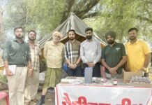 बाढ़ प्रभावित मरीजों को प्राथमिकता के आधार पर दी जाएंगी स्वास्थ्य सेवाएं: सिविल सर्जन डॉक्टर राज कुमार सिविल सर्जन फाजिल्का डॉक्टर राज कुमार ने बाढ़ प्रभावित क्षेत्रों का दौरा कर लोगों को दी जा रही मेडिकल सुविधाओं का जायजा लिया। इस दौरान उन्होंने कांवां वाली