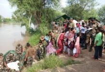 Indian Army Leads Relief and Rescue Operations in Flood-Affected Fazilka The flood situation in Fazilka district continues to remain critical as water levels have been rising steadily since August