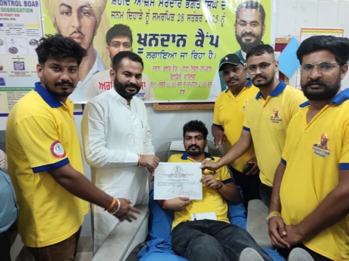 WhatsApp Image 2025-09-29 at 7.56.47 PM शहीद-ए-आज़म सरदार भगत सिंह की जयंती के अवसर पर सिविल अस्पताल में रक्तदान शिविर का आयोजन किया गया। इस दौरान फाजिल्का विधायक श्री