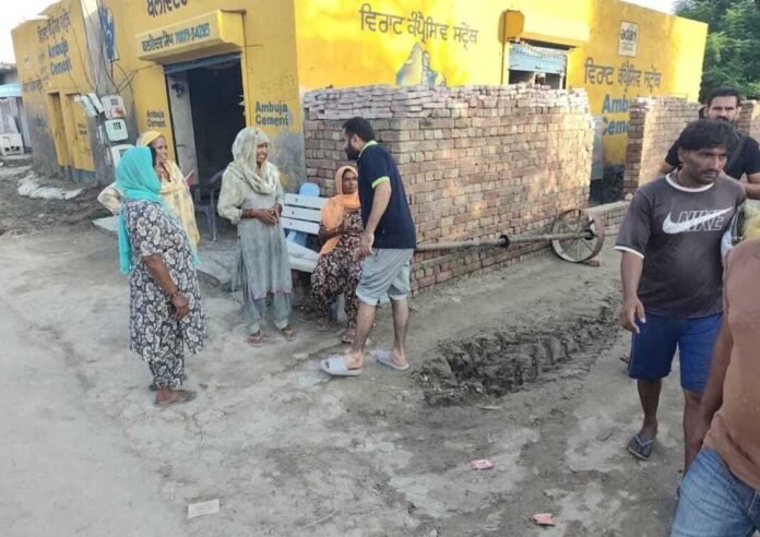  फाजिल्का के विधायक नरेंद्रपाल सिंह सवना हलके के बाढ़ प्रभावित गांव राम सिंह भैणी समेत अन्य गांवों में पहुंचे। इस दौरान उन्होंने लोगों से ताजा स्थिति की