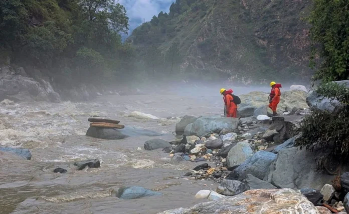 हिमाचल में मानसून त्रासदी: 64 मौ*तें, 46 लापता, 3979 करोड़ का आर्थिक नुकसान