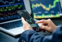 GST कटौती से शेयर बाजार में जबरदस्त उछाल, सेंसेक्स-निफ्टी चढ़े GST दरों में बदलाव और कटौती के ऐलान का असर शेयर बाजार पर साफ नजर आया। गुरुवार को कारोबार की शुरुआत में ही सेंसेक्स 576.63 अंक