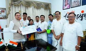 images (7) सत्संग संगठन और यूबीआई ने आपदा राहत कोष में योगदान दिया