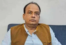 झारखंड स्वास्थ्य मंत्री का बांग्लादेशी घुसपैठ मामले पर BJP को धमकी भरा बयान: “इरफान अंसारी तुम्हारी कब्र खोद देगा” झारखंड स्वास्थ्य मंत्री का बांग्लादेशी घुसपैठ मामले पर BJP को धमकी भरा बयान: “इरफान अंसारी तुम्हारी कब्र खोद देगा”