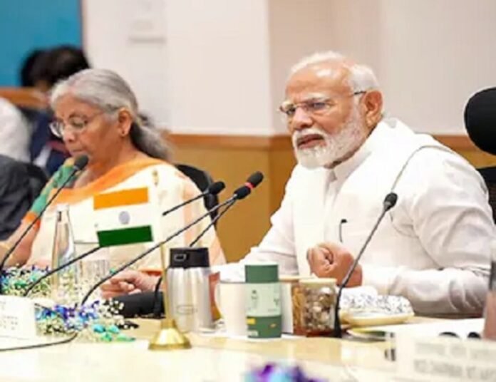 GST बदलाव: क्या सरकार आर्थिक घाटा उठाकर सियासी फायदा लेने की तैयारी में?