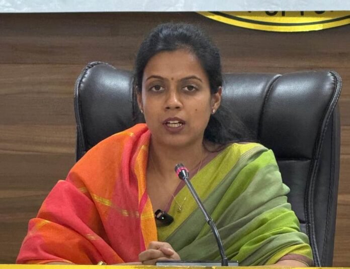  डिप्टी कमिश्नर और जिला रेड क्रॉस सोसायटी की अध्यक्ष आशिका जैन ने विभिन्न कंपनियों, फैक्ट्रियों, दानवीरों और अन्य शहरवासियों से बाढ़ के कारण हुए