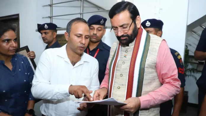 यूनिवर्सिटी कांट्रेक्ट शिक्षक मांग रहे हैं नौकरी की सुरक्षा