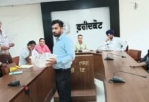 पटाखे बेचने/भंडारण के लिए अस्थायी लाइसेंस जारी करने हेतु निकाले गए ड्रॉ एस.डी.एम. फरीदकोट मेजर डॉ. वरुण कुमार ने माननीय पंजाब और हरियाणा हाईकोर्ट के निर्देशों के अनुसार आज स्थानीय अशोका चक्कर मीटिंग हॉल में दीपावली