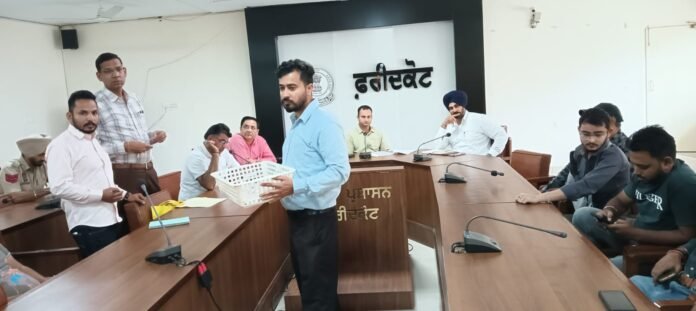 एस.डी.एम. फरीदकोट मेजर डॉ. वरुण कुमार ने माननीय पंजाब और हरियाणा हाईकोर्ट के निर्देशों के अनुसार आज स्थानीय अशोका चक्कर मीटिंग हॉल में दीपावली