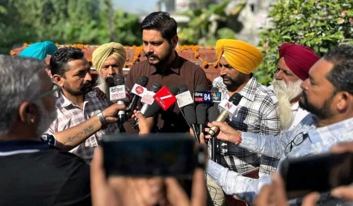 14b68f01-67a6-42c2-95dc-a347cde8efa5 बटाला। पंजाब के कार्यकारी अध्यक्ष और विधायक अमनशेर सिंह कलसी ने बटाला विधानसभा हलके में विकास कार्यों की निगरानी के तहत पिंड पैरोशाह