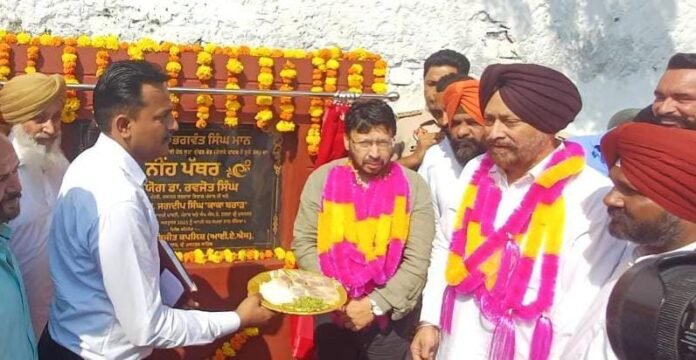 17.10 (7) पंजाब के स्थानीय सरकार एवं संसदीय कार्य मामलों के मंत्री डॉ. रवजोत सिंह ने आज श्री मुक्तसर साहिब शहर का दौरा किया। इस दौरान उन्होंने पहले नहर रेस्ट हाउस में गार्ड ऑफ