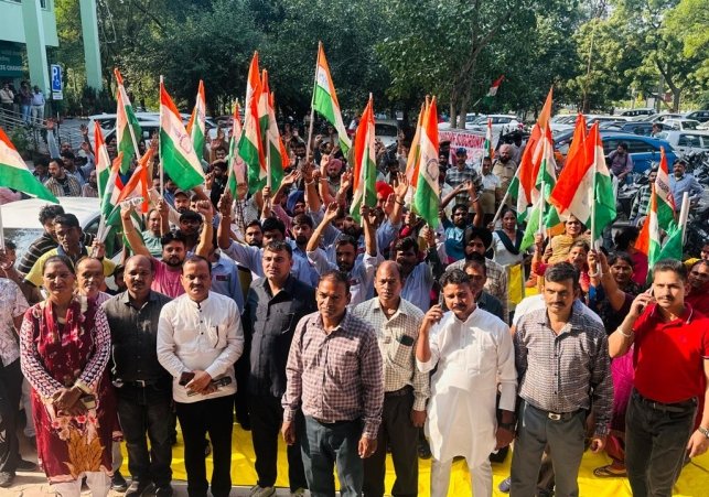 2f06cbaa-b3b7-41d8-a6b5-210868061779 FCI चंडीगढ़ में कर्मचारियों का विशाल प्रदर्शन