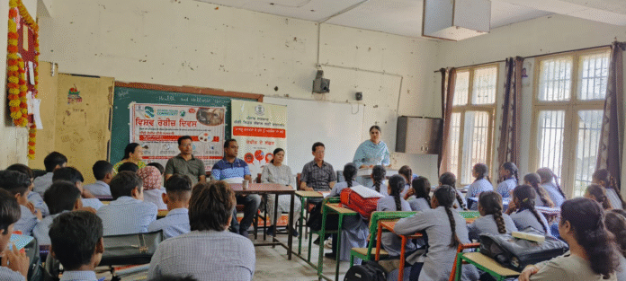 72bc6810-518d-4e80-8e30-3fe7d4c73044 (1) (1) सिविल सर्जन डॉ. रोहित गोयल के निर्देशानुसार, जिला टीकाकरण अधिकारी डॉ. रिंकू चावला की अध्यक्षता और सहायक सिविल सर्जन डॉ. अर्पित गुप्ता