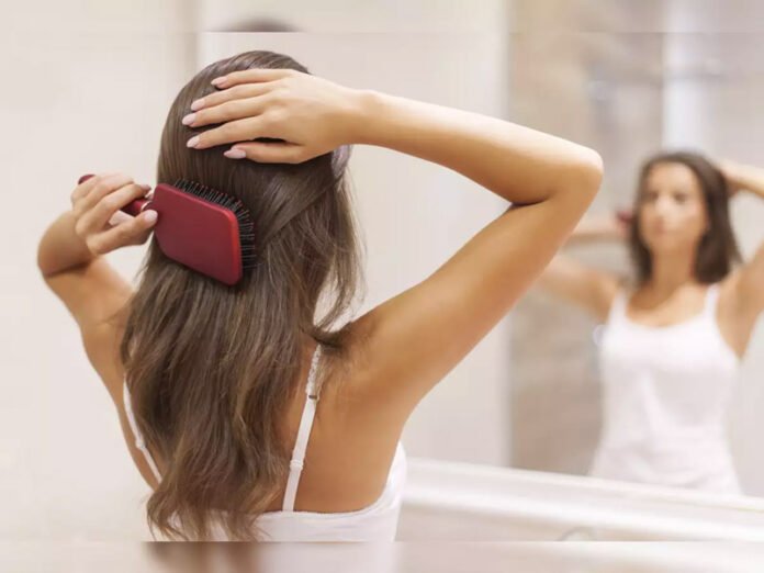 factrecorder गलत कंघी का इस्तेमाल बन सकता है गंजेपन की वजह, कंघी खरीदते समय रखें ये सावधानियां