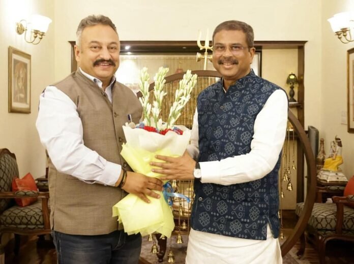 Education minister राज्य सरकार हिमाचल को ज्ञान का हब बनाने के लिए प्रयासरत शिक्षा मंत्री रोहित ठाकुर ने आज यहां बताया कि प्रधानमंत्री नरेन्द्र मोदी की