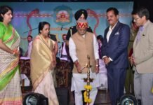 राज्यपाल ने अंतरराष्ट्रीय कुल्लू दशहरा उत्सव की सांस्कृतिक संध्या का शुभारम्भ किया Governor inaugurated the
