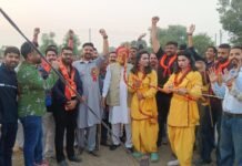 मालेरकोटला में धूमधाम से मनाया गया दशहरा, रामलीला समिति ने सहयोगियों को किया सम्मानित श्री रामलीला समिति (रजि.) मालेरकोटला के अध्यक्ष लोकेश जैन की अगुवाई में मालेरकोटला के डेरा बाबा आत्मा राम में धूमधाम के साथ दशहरा मनाया गया।