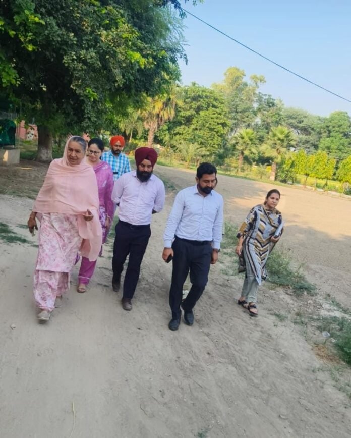 लुधियाना स्थित पंजाब एग्रीकल्चरल यूनिवर्सिटी (पी.ए.यू.) के प्रबंधकी बोर्ड की सदस्य श्रीमती भुपिंदर कौर संधू ने 03 अक्तूबर 2025 को कृषि विज्ञान केंद्र