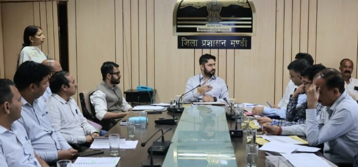 उपायुक्त अपूर्व देवगन की अध्यक्षता में