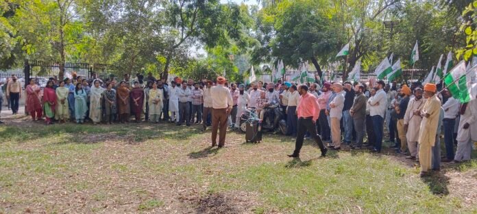 IMG_20251014_111750 On the call given by Punjab State Ministerial Services Union Punjab, a district-level rally was held in front of
