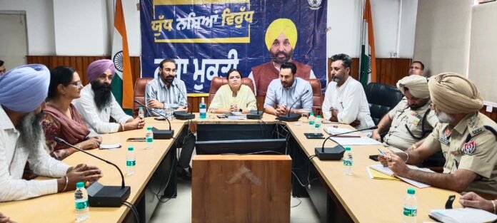 factrecorder युद्ध नशा विरोधी अभियान के मालवा जोन इंचार्ज चस्पिंदर सिंह चहल ने आज डिप्टी कमिश्नर कार्यालय में जिले के विभिन्न अधिकारियों और नशा मुक्ति मोर्चा से जुड़े कोऑर्डिनेटरों के