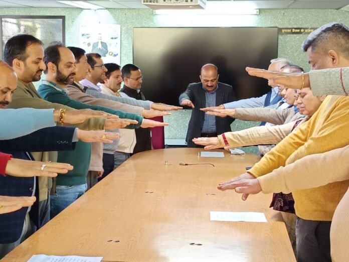 factrecorder On the occasion of Rashtriya Sankalp Diwas, Mahesh Pathania, Additional Director, Information and Public Relations, administered oath in the spirit of the Country's Unity, Integrity and security of the Nation to the officers and Officials of Directorate of Information and Public Relations Department on 31st October 2025.