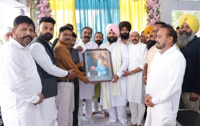 महर्षि भगवान वाल्मीकि सभा पिंड जिऊवाल कीरतपुर साहिब द्वारा पूरे इलाके की संगत के सहयोग से बीते दिन भगवान महर्षि वाल्मीकि जी का प्रकाश उत्सव बड़े