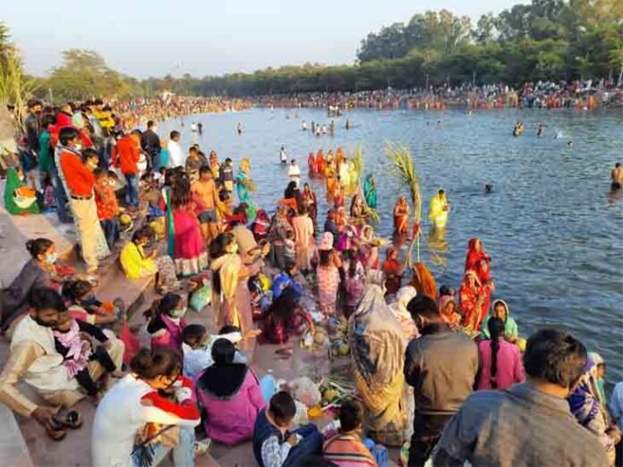 factrecorder Chhath devotees continue their