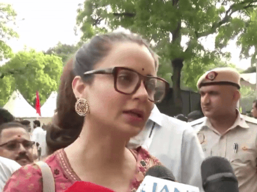 factrecorder बठिंडा कोर्ट में कंगना रनौत की पेशी, बुजुर्ग महिला पर टिप्पणी से जुड़ा मामला
