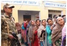 जम्मू-कश्मीर के प्रवासी मतदाताओं के लिए ईरोनेट पोर्टल पर नई सुविधा शुरू भारत निर्वाचन आयोग के निर्देशानुसार जम्मू-कश्मीर विधानसभा उपचुनाव के मद्देनजर प्रवासी मतदाताओं की सुविधा के लिए ईरोनेट पोर्टल पर ऑनलाइन आवेदन