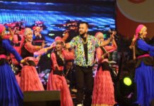 फ्लाइंग फेस्टिवल में कुलदीप शर्मा की नाटियों ने बांधा समा, दर्शक झूम उठे फ्लाइंग फेस्टिवल में कुलदीप शर्मा की नाटियों ने बांधा समा, दर्शक झूम उठे