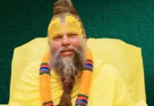 प्रेमानंद जी से मुलाकात में भावुक हुए एल्विश यादव, महाराज की सेहत जानी और किया बड़ा वादा प्रेमानंद जी से मुलाकात में भावुक हुए एल्विश यादव, महाराज की सेहत जानी और किया बड़ा वादा