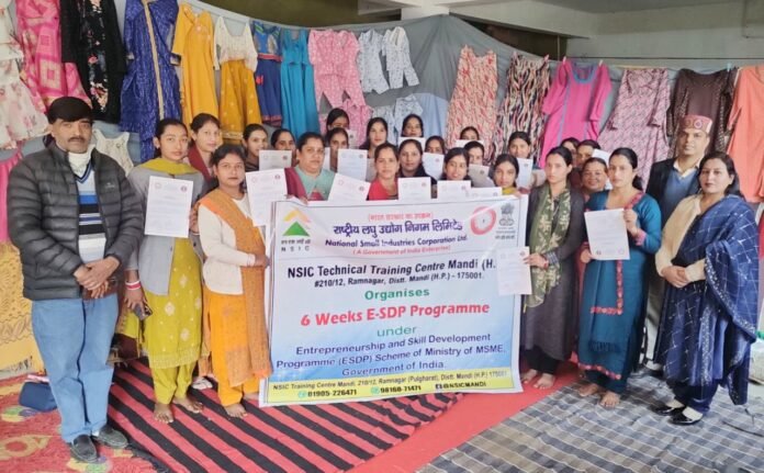 एनएसआईसी महिलाओं को बना रहा स्वाबलंबी, 25 महिलाओं को दिया कौशल विकास प्रशिक्षण